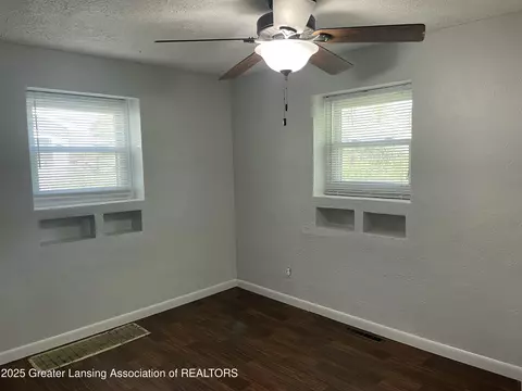 15792 Turner Rd, Lansing, MI 48906 photo 9