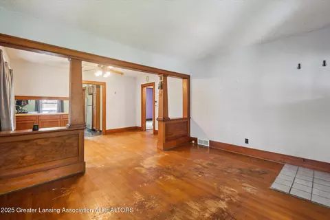 610 Ryan St, Owosso, MI 48867 photo 8