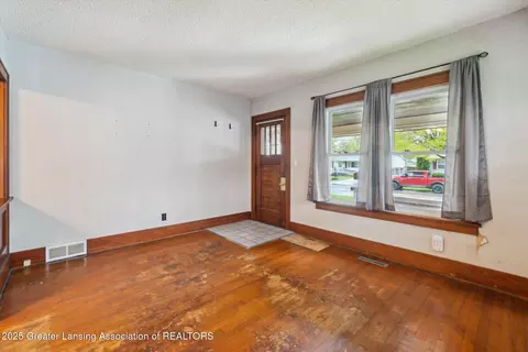 610 Ryan St, Owosso, MI 48867 photo 9