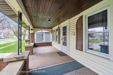 610 Ryan St, Owosso, MI 48867 photo 5
