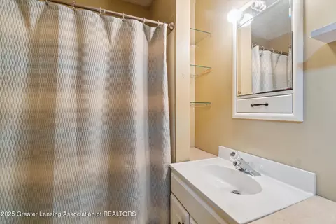 610 Ryan St, Owosso, MI 48867 photo 21