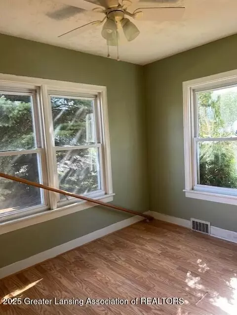503 E State St, Saint Johns, MI 48879 photo 4