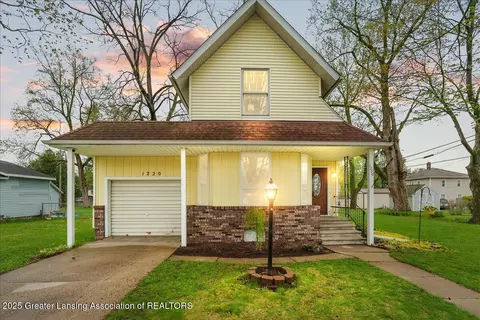 1220 Pearl St, Lake Odessa, MI 48849