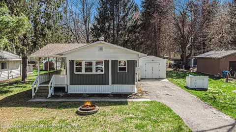 111 Terrace Dr, Houghton Lake, MI 48629