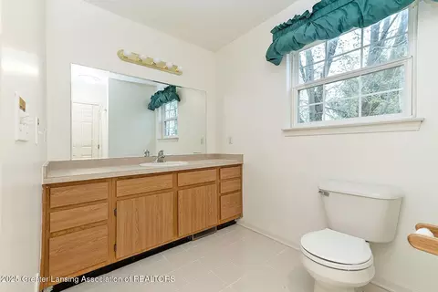 Bath - 925 Button Rd, Okemos, MI 48864 photo 2 of 6