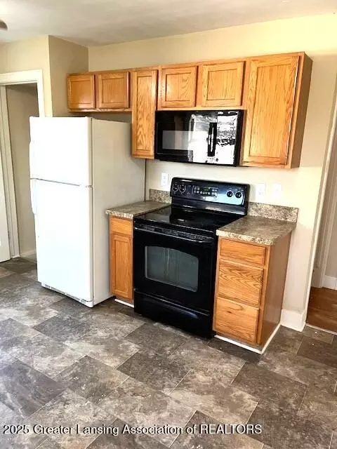 303 E Gibbs St, Saint Johns, MI 48879 photo 11