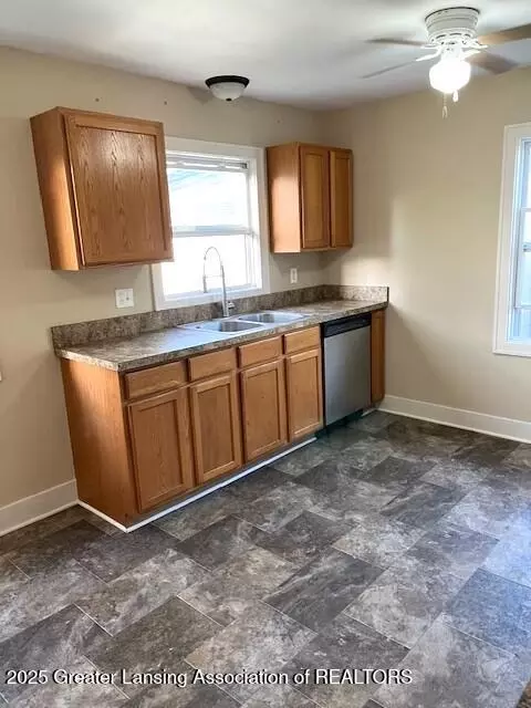 303 E Gibbs St, Saint Johns, MI 48879 photo 8