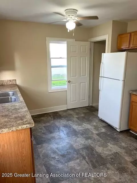 303 E Gibbs St, Saint Johns, MI 48879 photo 10