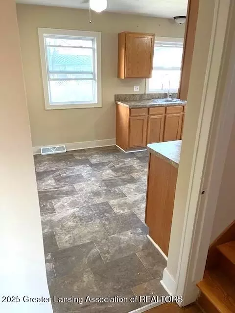 303 E Gibbs St, Saint Johns, MI 48879 photo 7