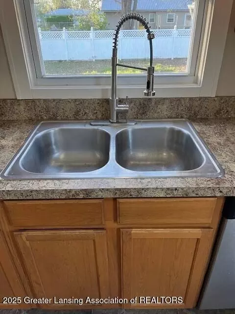 303 E Gibbs St, Saint Johns, MI 48879 photo 9