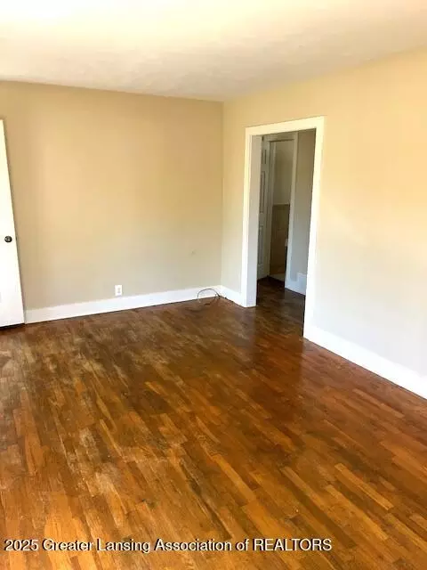 303 E Gibbs St, Saint Johns, MI 48879 photo 5