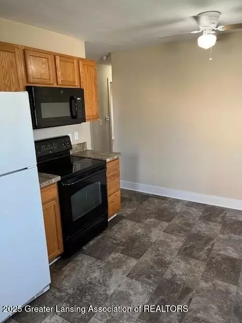 303 E Gibbs St, Saint Johns, MI 48879 photo 12