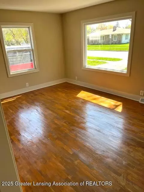 303 E Gibbs St, Saint Johns, MI 48879 photo 4