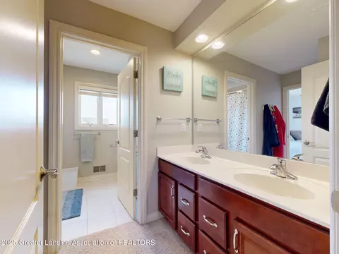 Bath - 12745 Ospreys Way, Dewitt, MI 48820 photo 5 of 7