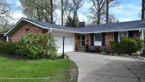 3007 Cooley Dr, Lansing, MI 48911 photo 1