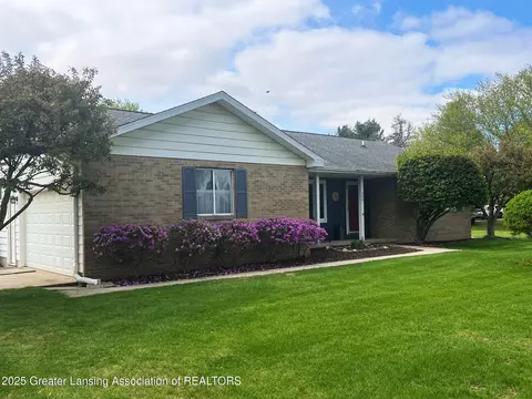 208 Valley Ln, Perry, MI 48872