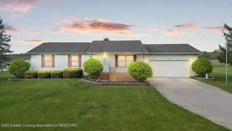 5556 W Barnes Rd, Eaton Rapids, MI 48827