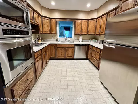 1117 S Geneva Dr, Dewitt, MI 48820 photo 5