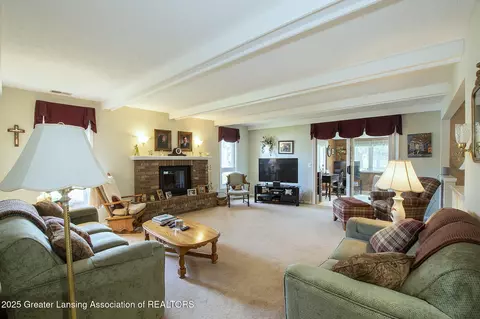 1117 S Geneva Dr, Dewitt, MI 48820 photo 2