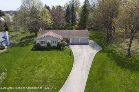 1117 S Geneva Dr, Dewitt, MI 48820
