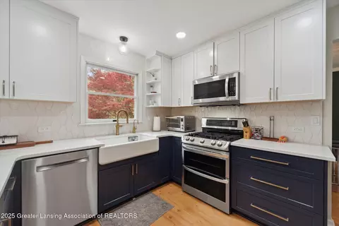 Kitchen - 1212 Sandhill Dr, Dewitt, MI 48820 photo 2 of 4