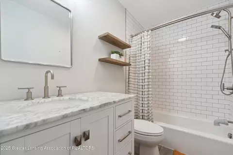 Bath - 1212 Sandhill Dr, Dewitt, MI 48820 photo 5 of 6