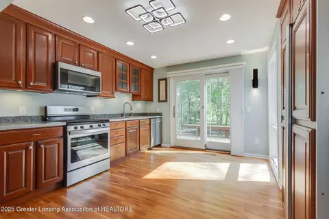 4530 Bittersweet Ln, Lansing, MI 48917 photo 9