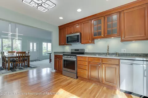 4530 Bittersweet Ln, Lansing, MI 48917 photo 10