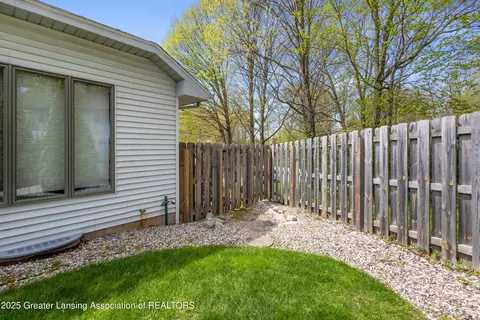 690 Tanbark Dr, Dimondale, MI 48821 photo 64