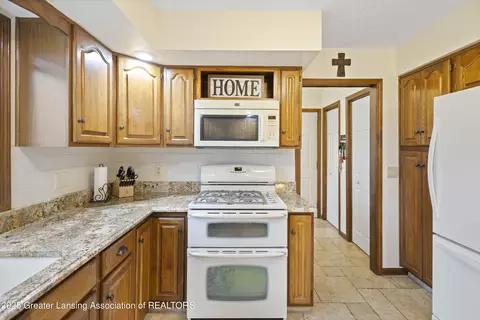 690 Tanbark Dr, Dimondale, MI 48821 photo 19