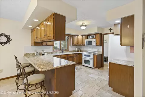 690 Tanbark Dr, Dimondale, MI 48821 photo 16