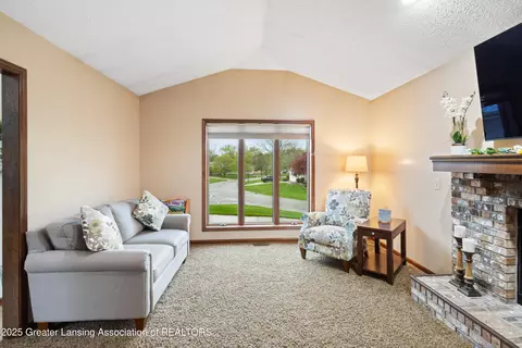 690 Tanbark Dr, Dimondale, MI 48821 photo 7