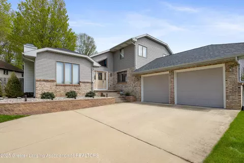 690 Tanbark Dr, Dimondale, MI 48821