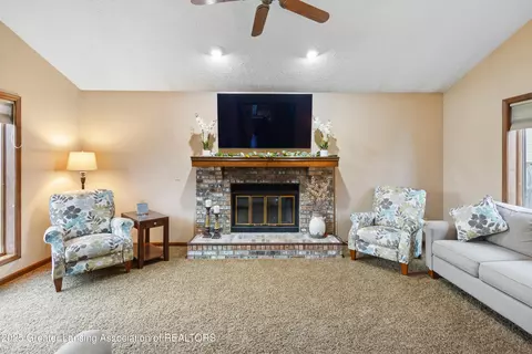 690 Tanbark Dr, Dimondale, MI 48821 photo 5