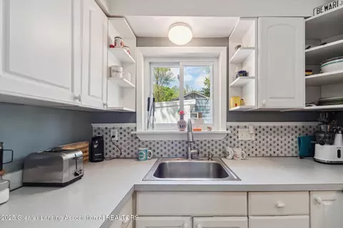 6028 Rolfe Rd, Lansing, MI 48911 photo 18