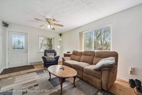 6028 Rolfe Rd, Lansing, MI 48911 photo 9