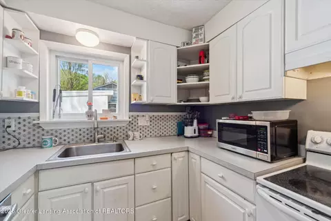 6028 Rolfe Rd, Lansing, MI 48911 photo 15