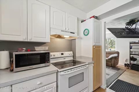 6028 Rolfe Rd, Lansing, MI 48911 photo 16