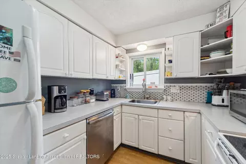 6028 Rolfe Rd, Lansing, MI 48911 photo 14