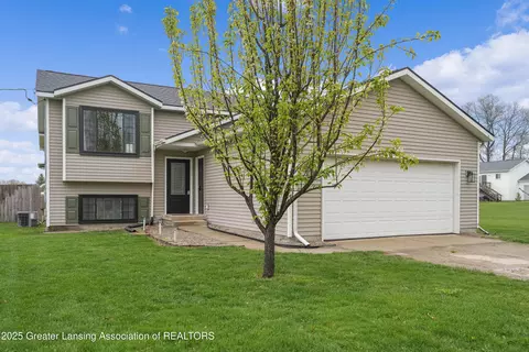 9540 Tannis Rd, Clarksville, MI 48815