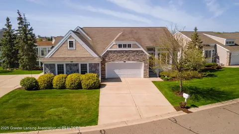 10803 Canterbury Ln #21, Grand Ledge, MI 48837