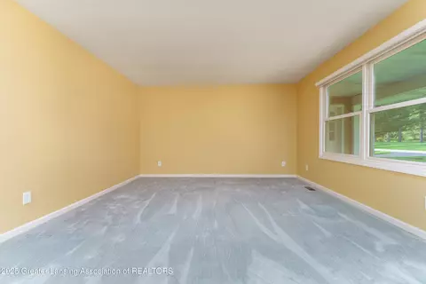 5691 Forest Green Dr, Perry, MI 48872 photo 8