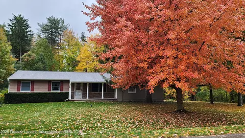 5691 Forest Green Dr, Perry, MI 48872 photo 2
