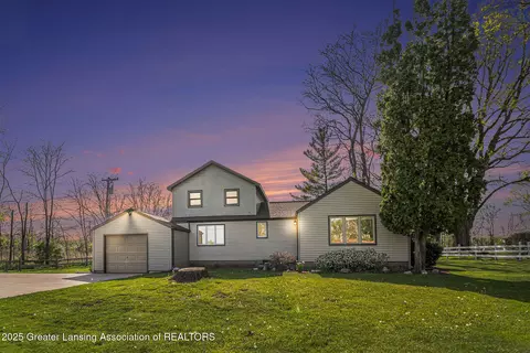 12883 Oneida Rd, Grand Ledge, MI 48837
