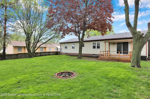 Exterior - 910 Pecos Dr, Lansing, MI 48917 photo 3 of 7