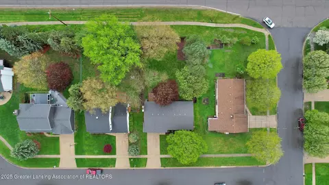 View/Area - 910 Pecos Dr, Lansing, MI 48917 photo 3 of 12