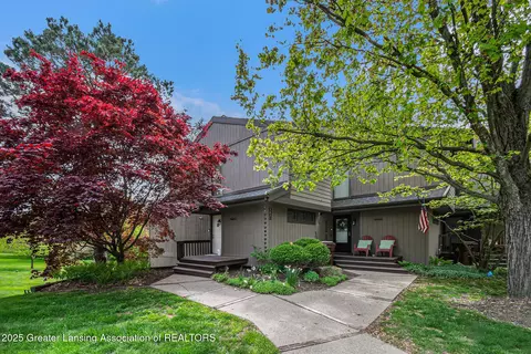 5431 Wild Oak Dr, East Lansing, MI 48823