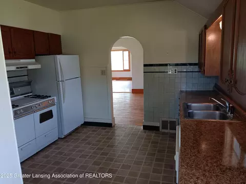 Kitchen - 411 Ely St, Alma, MI 48801 photo 4 of 4
