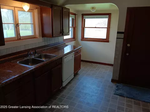 Kitchen - 411 Ely St, Alma, MI 48801 photo 3 of 4