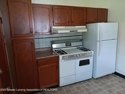 Kitchen - 411 Ely St, Alma, MI 48801 photo 2 of 4